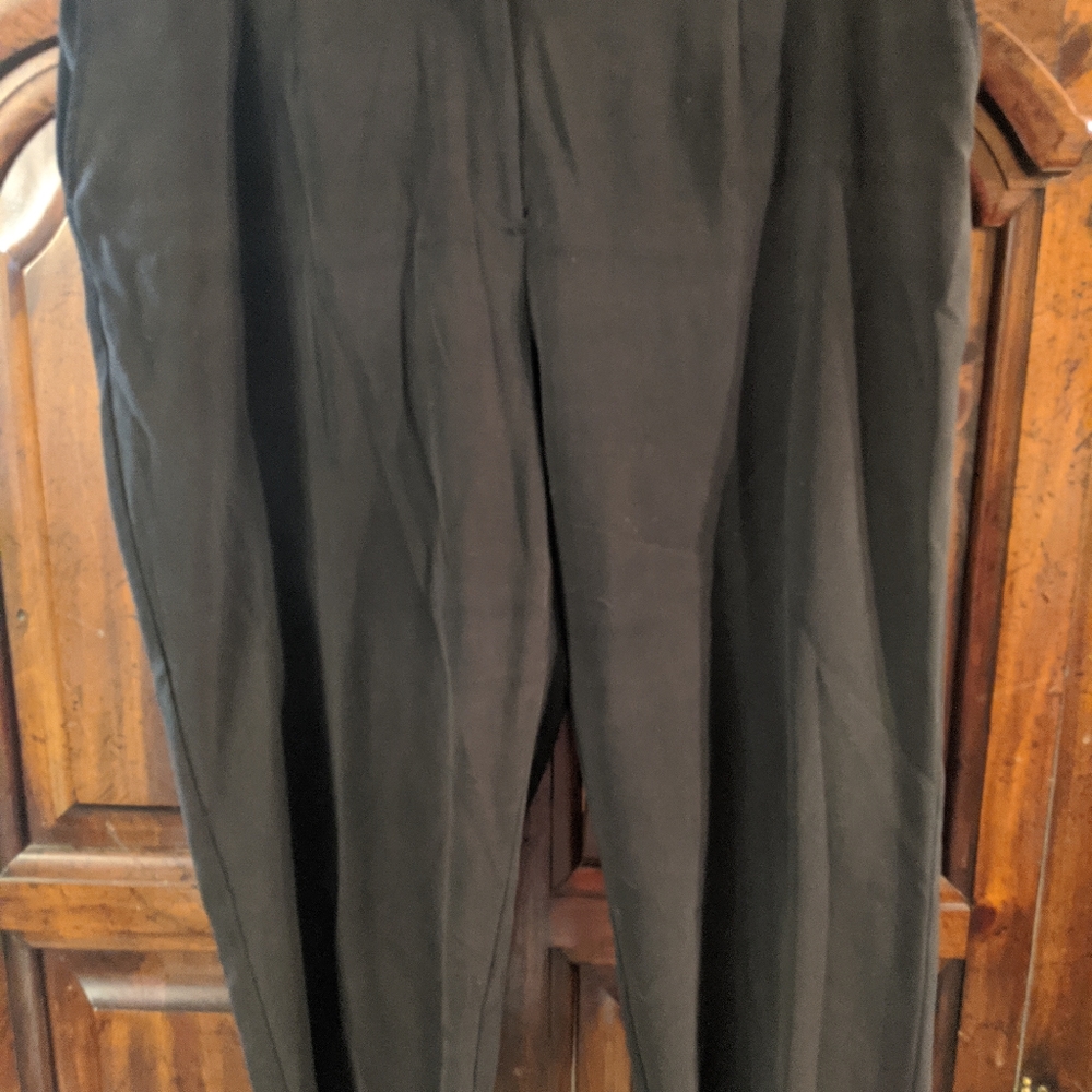 Black cropped pants